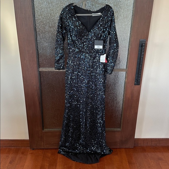 Mac Duggal Elegant Navy Sequin Gown v neck long sleeves size 6 NWT - Picture 8 of 12